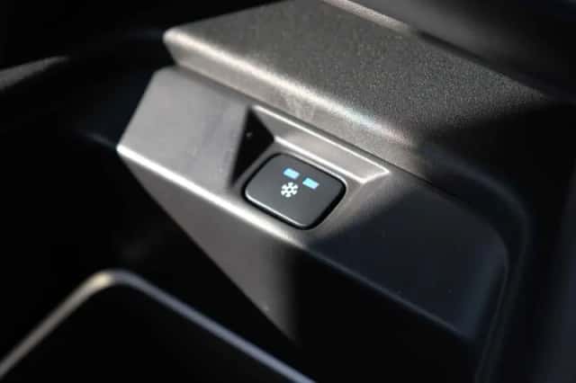 Land Rover Defender (2025) thumbnail 49