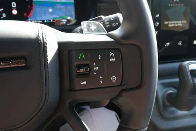 Land Rover Defender (2025) thumbnail 50