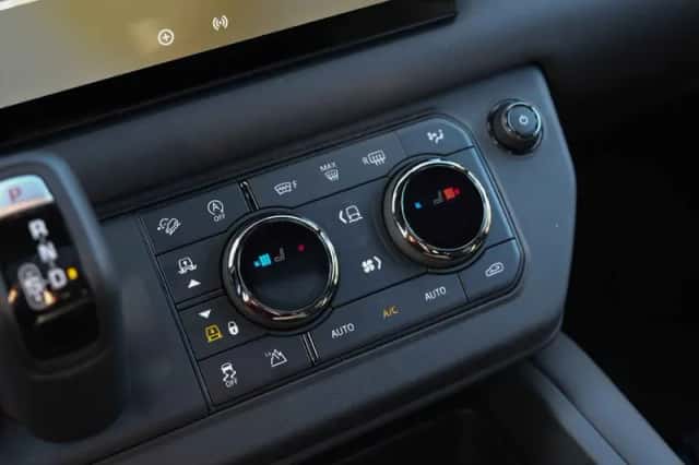 Land Rover Defender (2025) thumbnail 55