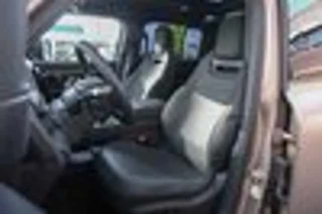 Land Rover Defender (2025) thumbnail 63