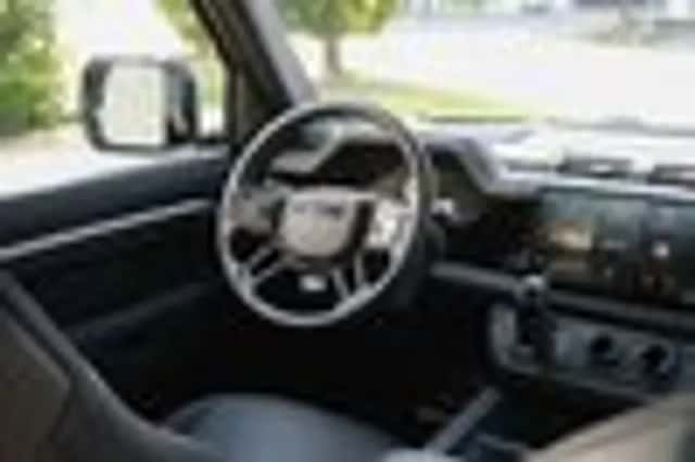 Land Rover Defender (2025) thumbnail 64