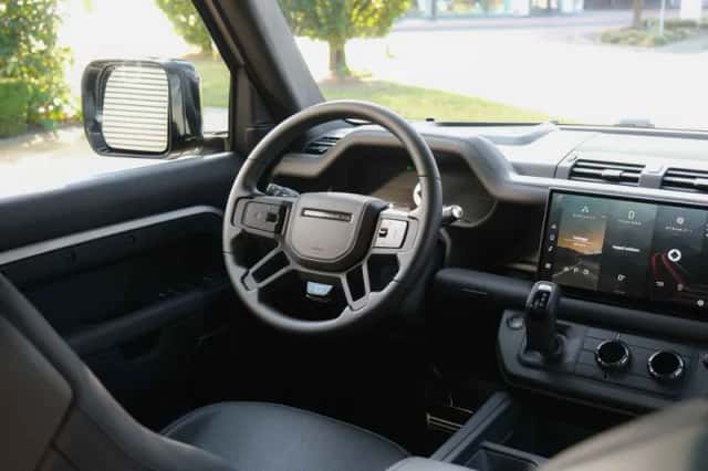 Land Rover Defender (2025) thumbnail 8