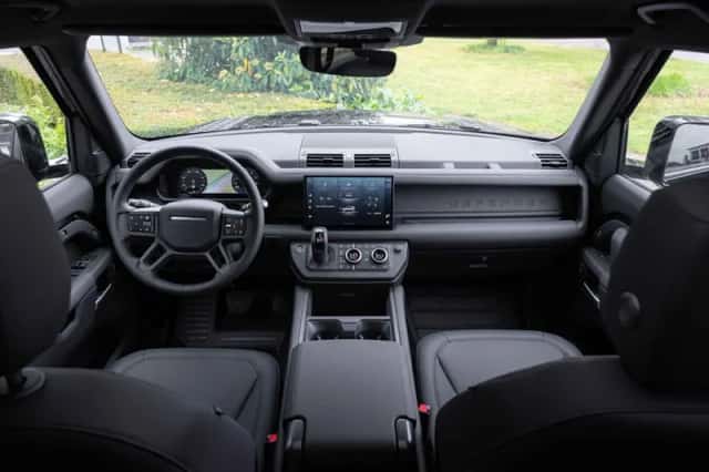 Land Rover Defender (2025) thumbnail 3