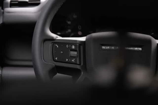 Land Rover Defender (2025) thumbnail 27