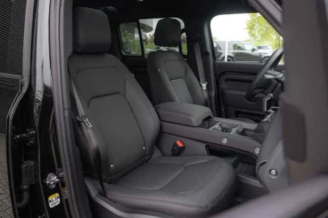 Land Rover Defender (2025) thumbnail 4