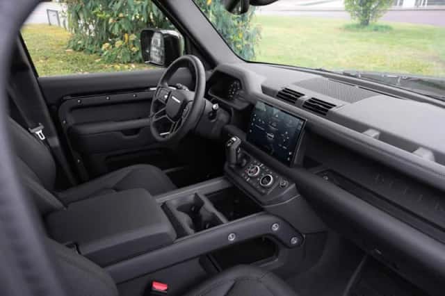 Land Rover Defender (2025) thumbnail 4