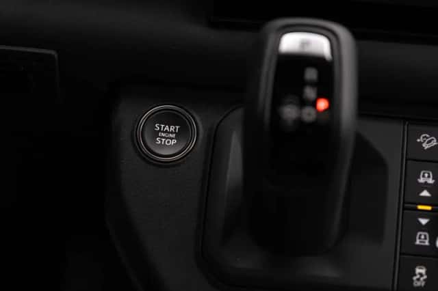 Land Rover Defender (2025) thumbnail 33