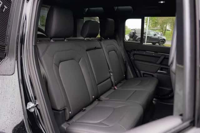 Land Rover Defender (2025) thumbnail 5