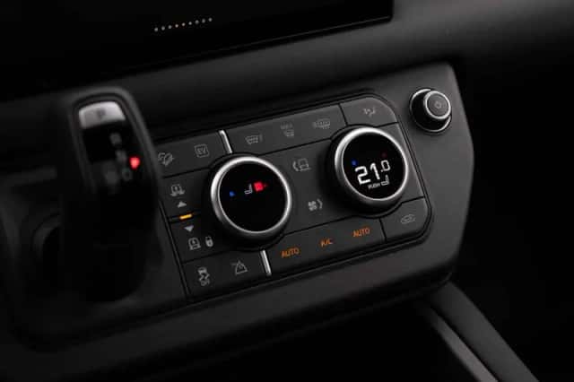 Land Rover Defender (2025) thumbnail 42