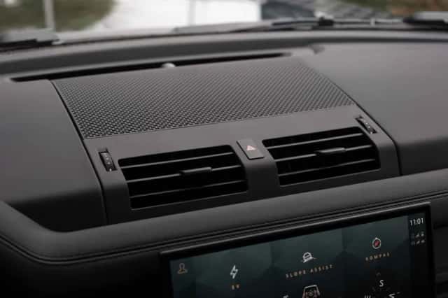 Land Rover Defender (2025) thumbnail 44