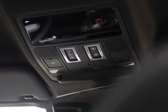 Land Rover Defender (2025) thumbnail 48