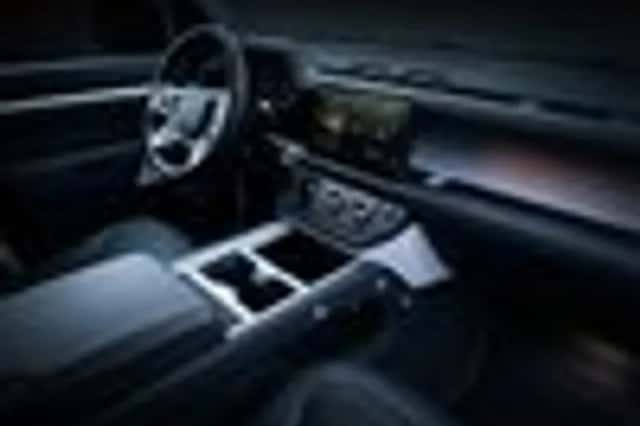 Land Rover Defender (2025) thumbnail 32