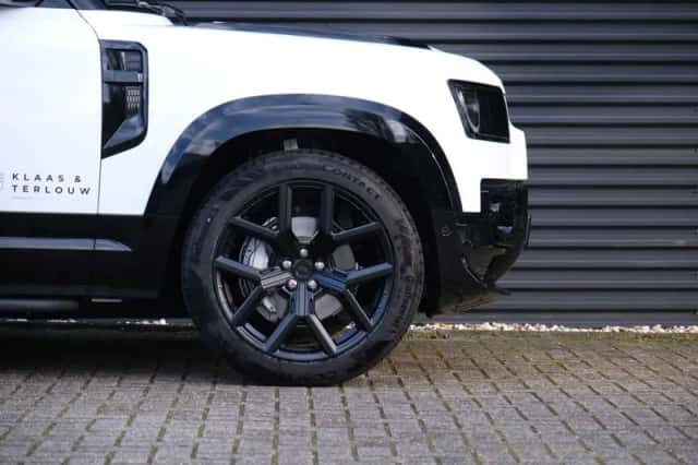 Land Rover Defender (2025) thumbnail 5