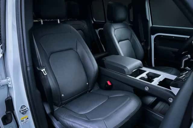 Land Rover Defender (2025) thumbnail 8