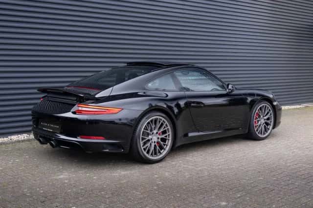 Porsche 911 (2016) thumbnail 12