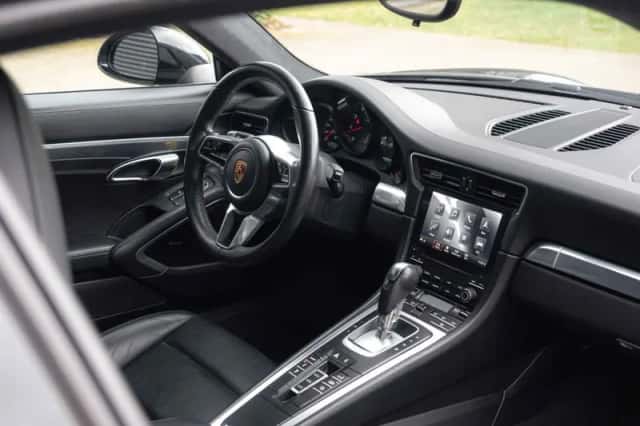 Porsche 911 (2016) thumbnail 5
