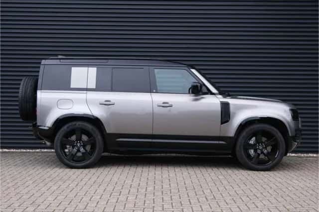 Land Rover Defender (2024) thumbnail 11