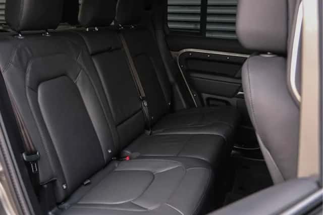 Land Rover Defender (2024) thumbnail 12