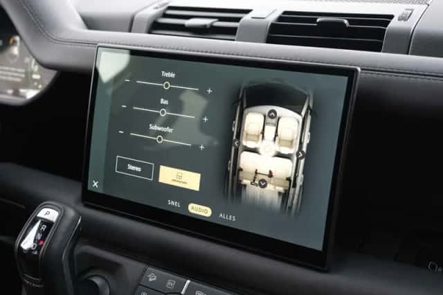 Land Rover Defender (2024) thumbnail 20