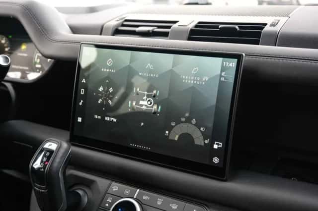 Land Rover Defender (2024) thumbnail 21