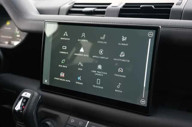 Land Rover Defender (2024) thumbnail 22