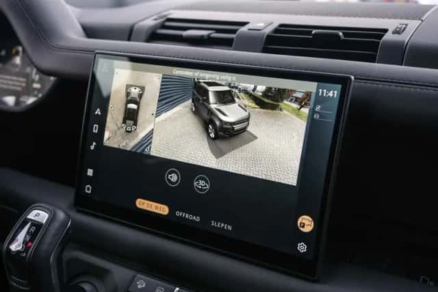Land Rover Defender (2024) thumbnail 23