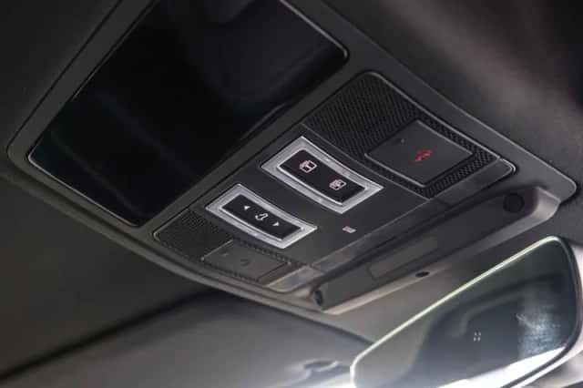 Land Rover Defender (2024) thumbnail 24