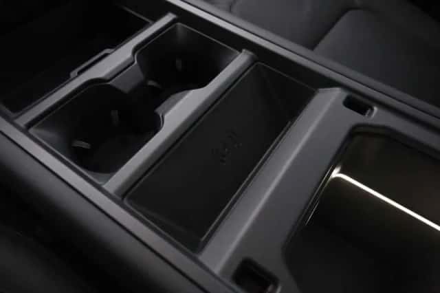 Land Rover Defender (2024) thumbnail 25