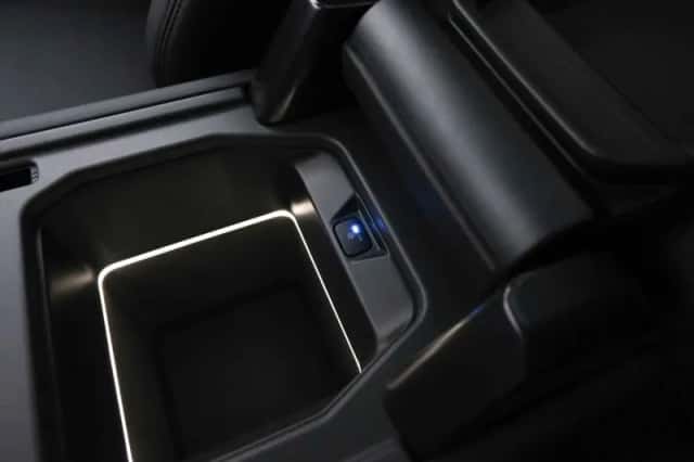 Land Rover Defender (2024) thumbnail 26