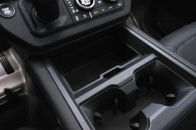Land Rover Defender (2024) thumbnail 27