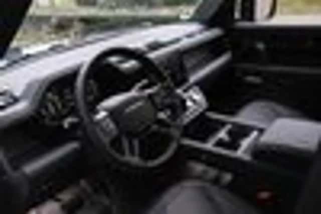 Land Rover Defender (2024) thumbnail 39