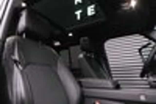 Land Rover Defender (2024) thumbnail 41