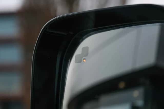 Land Rover Defender (2024) thumbnail 7