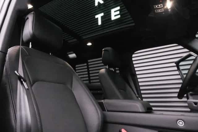 Land Rover Defender (2024) thumbnail 8