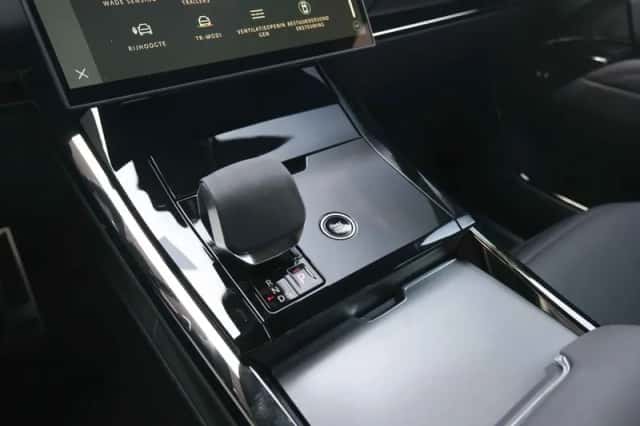 Land Rover Range Rover Sport (2024) thumbnail 25