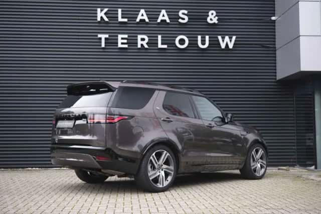 Land Rover Discovery (2023) thumbnail 2