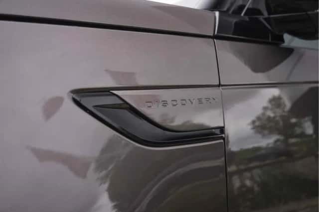 Land Rover Discovery (2023) thumbnail 11