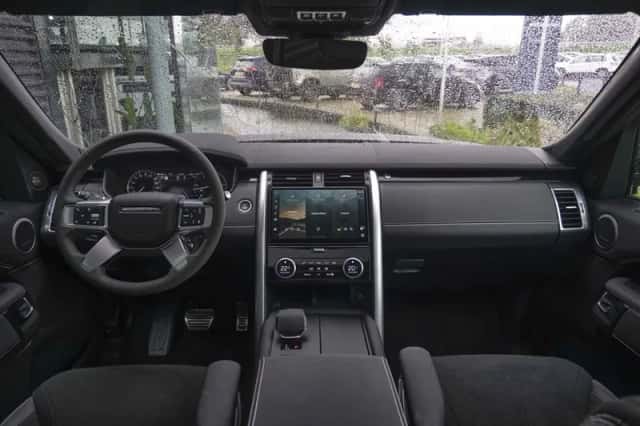 Land Rover Discovery (2023) thumbnail 14