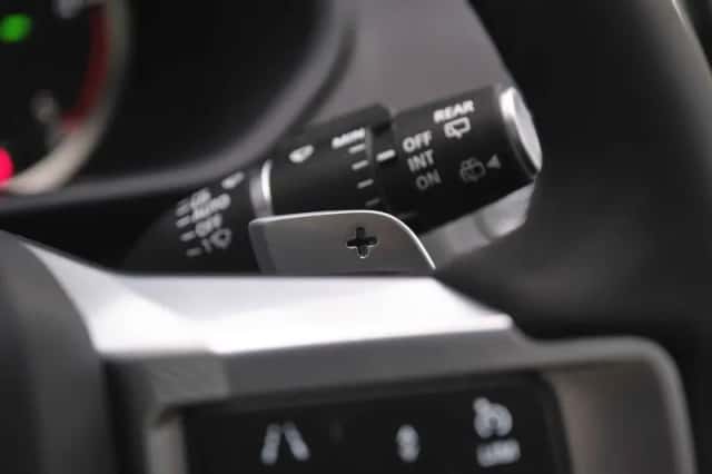 Land Rover Discovery (2023) thumbnail 20