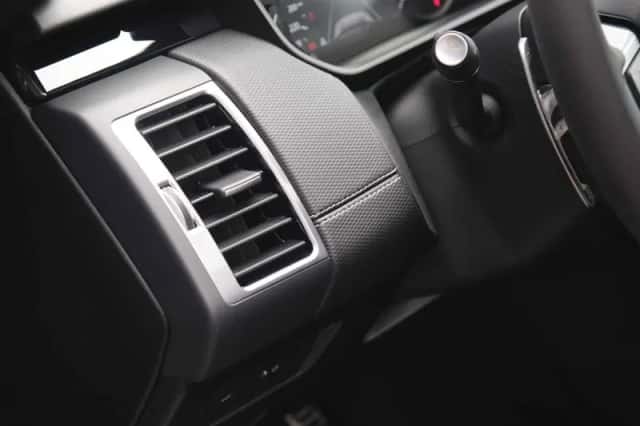 Land Rover Discovery (2023) thumbnail 21