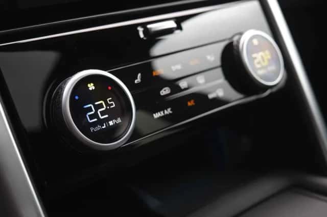 Land Rover Discovery (2023) thumbnail 26