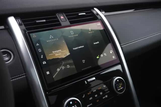 Land Rover Discovery (2023) thumbnail 27