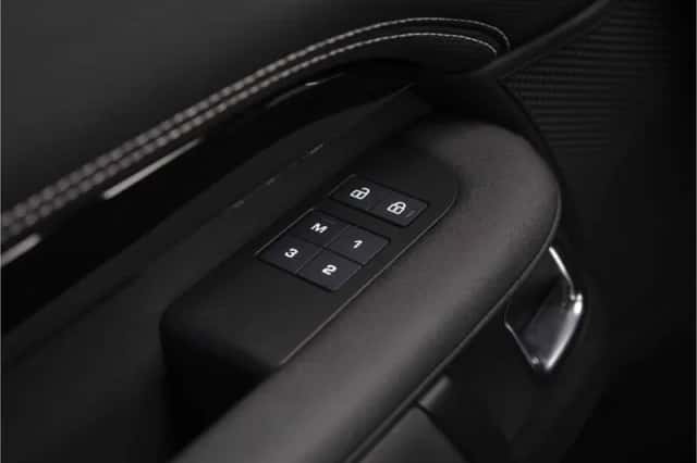 Land Rover Discovery (2023) thumbnail 28