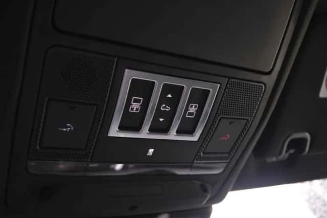 Land Rover Discovery (2023) thumbnail 32