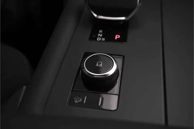 Land Rover Discovery (2023) thumbnail 33