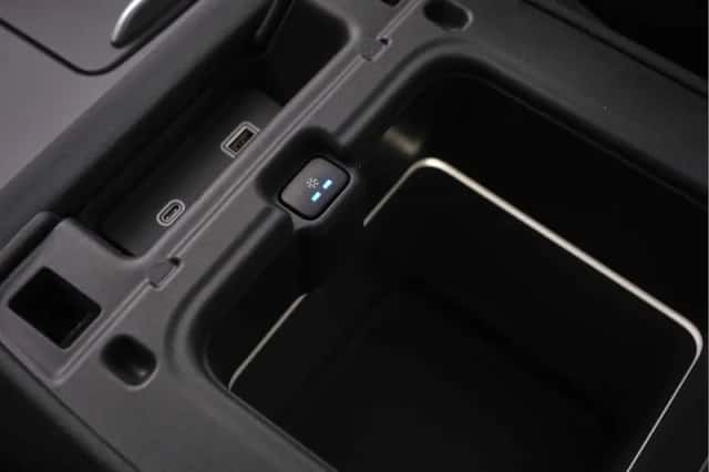 Land Rover Discovery (2023) thumbnail 35