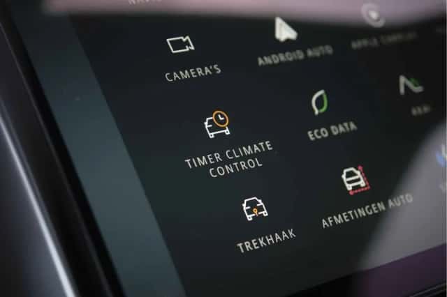 Land Rover Discovery (2023) thumbnail 36