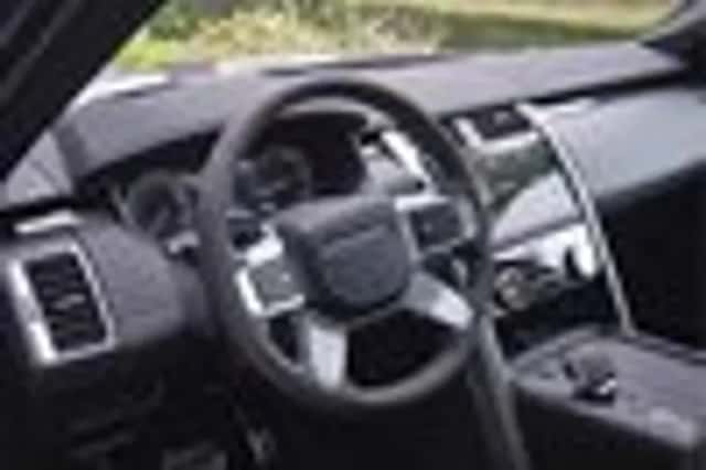 Land Rover Discovery (2023) thumbnail 46