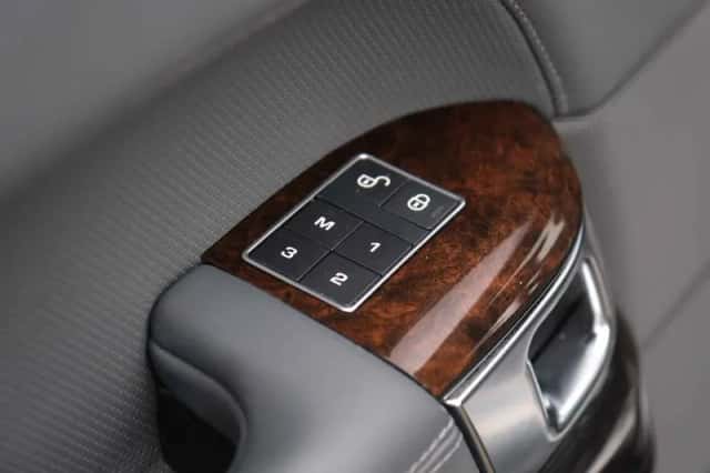 Land Rover Range Rover (2016) thumbnail 24
