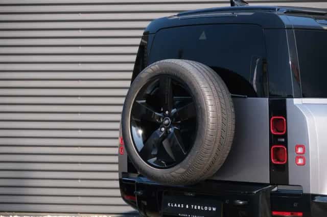 Land Rover Defender (2023) thumbnail 12